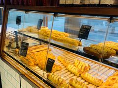 面包甜点陈列柜-Dough&Joe团憩(瑞虹天地月亮湾店)