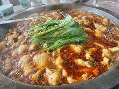 麻辣石锅鱼-都江堰石锅鱼