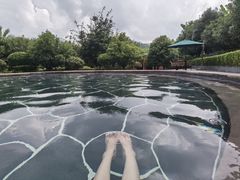 -腾冲洞山温泉村