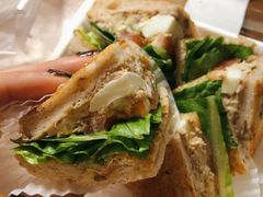 鸡蛋吞拿鱼三明治-罗森尼娜(德思勤店)