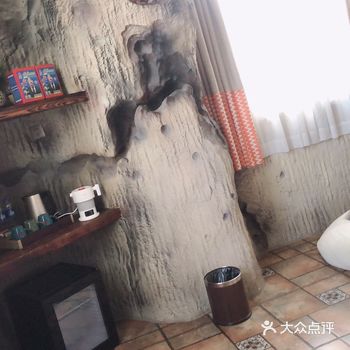 霸王龙洞穴主题酒店 含门票2日游 1799