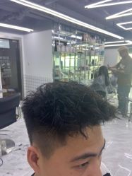 -宫铭烫发染发接发店