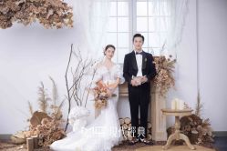 -现代经典婚纱摄影