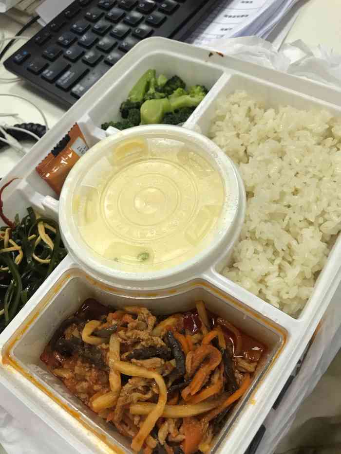 无锡橙v有特权# 要是中午外卖吃快餐的话,基本都是会选择老娘舅快餐