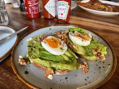 牛油果煮蛋吐司-RAC BAR(安福路店)