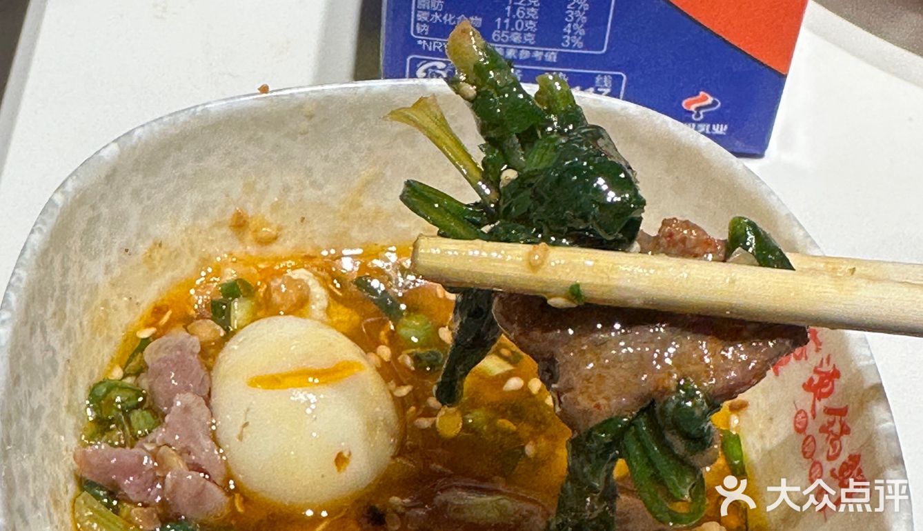 武汉！吃到了！0.8一根的砂锅串串…..