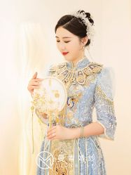 -曼青婚纱礼服馆