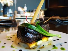 盘煎银鳕鱼配黑橄榄酱汁-AZUL by FUEL蓝色·法式酒馆(琶醍店)