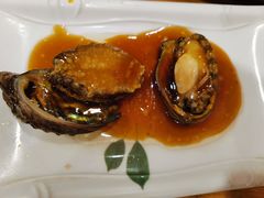 浇汁鲍鱼-老东镇啤酒屋海鲜加工·蒸汽海鲜·海鲜烧烤(台东店)