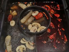-老牌坊云南鱼豆花火锅(爱建店)
