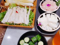 -尚尚仙·酸汤猪手·猪肚鸡火锅(华联万柳购物中心店)