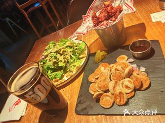 夜幕下的哈尔滨酒馆时光