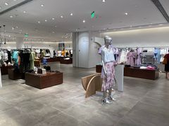 -URBAN REVIVO(高德置地广场·春广场店)