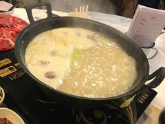-鲜入围煮花胶鸡海鲜火锅