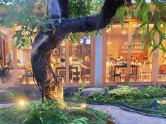 -Chom Cafe and Restaurant