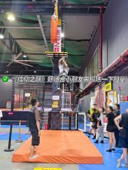 -飞吧潮玩运动蹦床游乐场