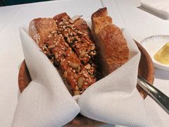 餐前面包配黄油-弗兰克牛排西餐厅Ribone steak house(柠檬花园店)
