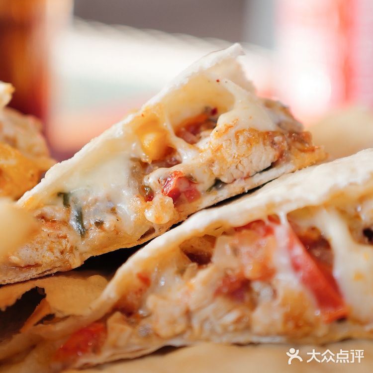吃烤饼等日落。