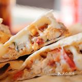 吃烤饼等日落。