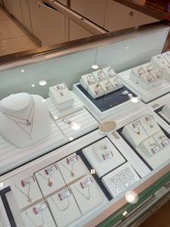 -周大生CHOW TAI SENG(成山路巴黎春天店)