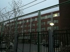 -对外经济贸易大学附属中学