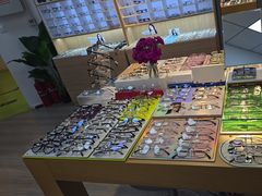 -天空之镜眼镜店蔡司依视路配镜授权零售店(望京颐堤港店)