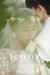 -现代经典婚纱摄影