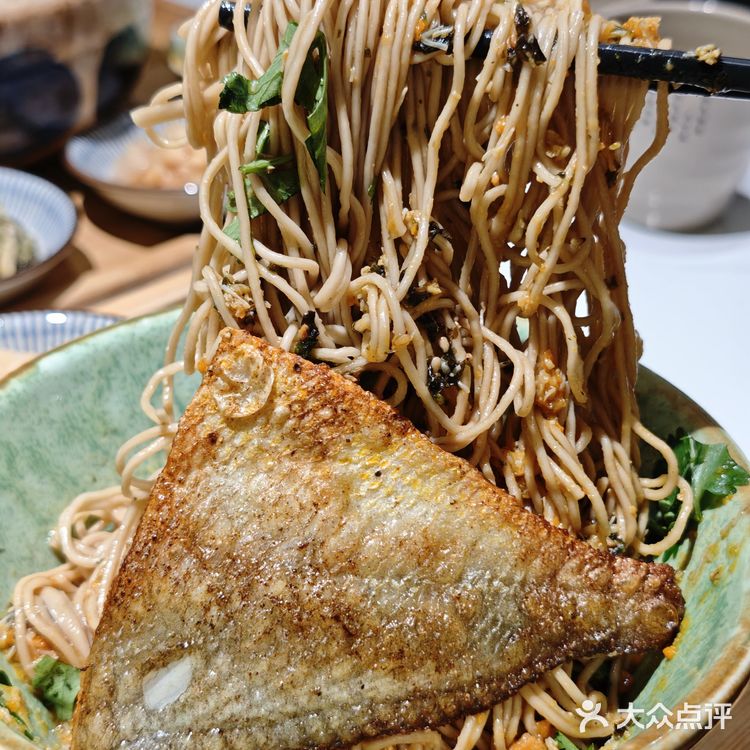 南京西路的黄鱼面，藏着外滩旧梦