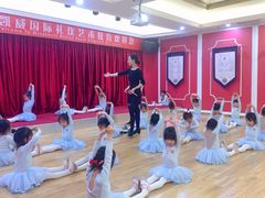 -米娜凯威少儿礼仪艺术教育(南海新凯广场店)