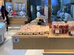 面包甜点陈列柜-西村叔叔的店·面包·甜品·蛋糕(清河万象汇店)