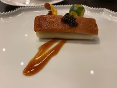 鱼子酱配脆皮烤乳猪-广州文华东方酒店·江-由辉师傅主理