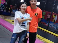 -嘿哟动霸CHUA·新潮玩运动娱乐中心·蹦床滑冰团建乐园