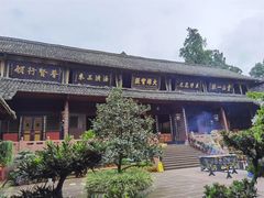 -峨眉山报国寺
