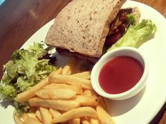 凯撒鸡腿肉三明治-ZEMOCAFE·FUSION FOOD(西交利物浦店)