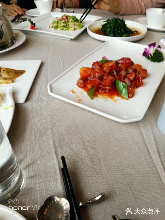 新雅粤菜馆(南京东路店)菠萝咕咾肉图片