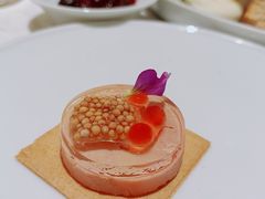 蓝莓接骨木鹅肝配小米煎饼-théATRE 茶聚场(王府中環店)