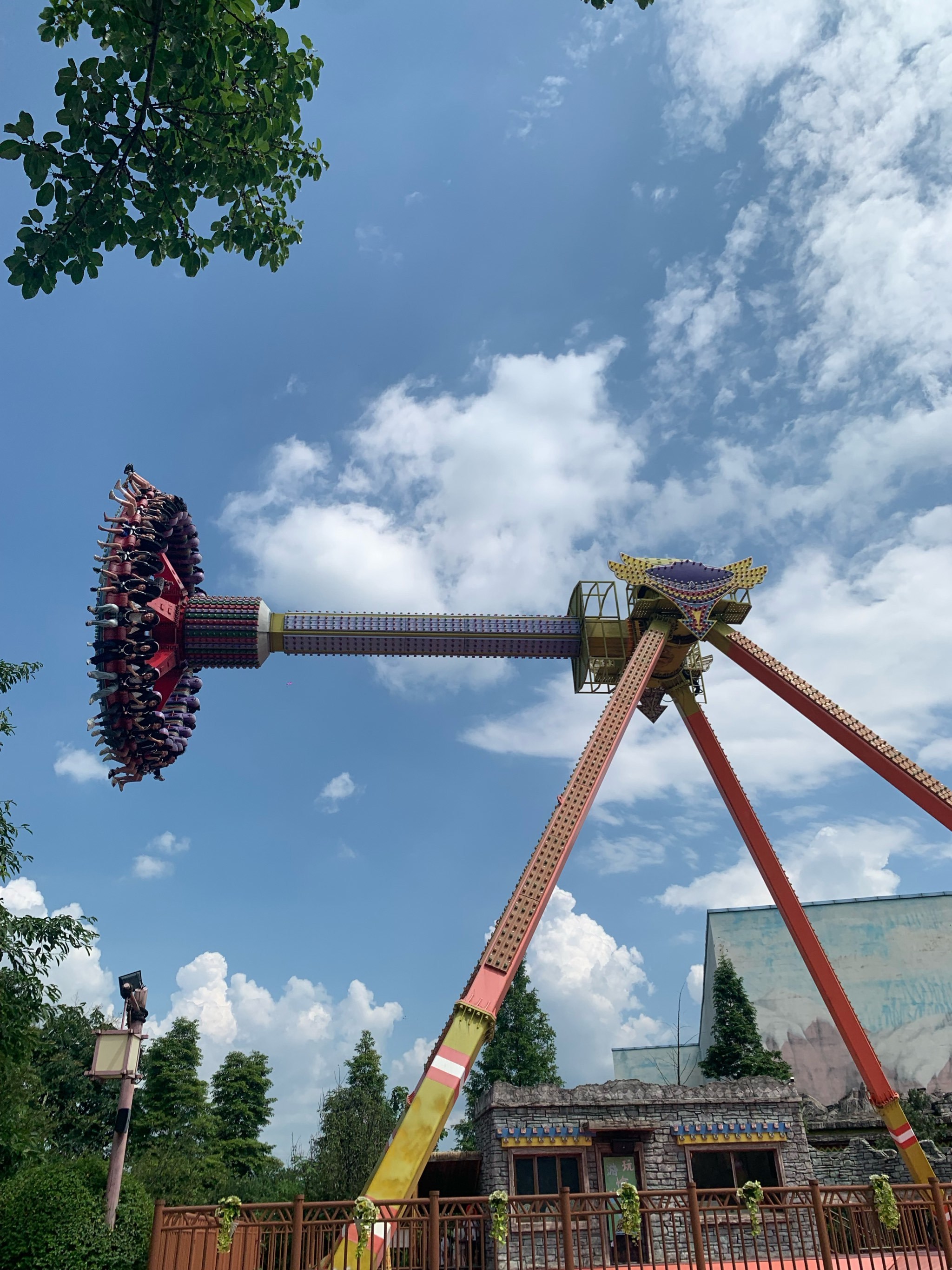 今天园里来了一万人吧