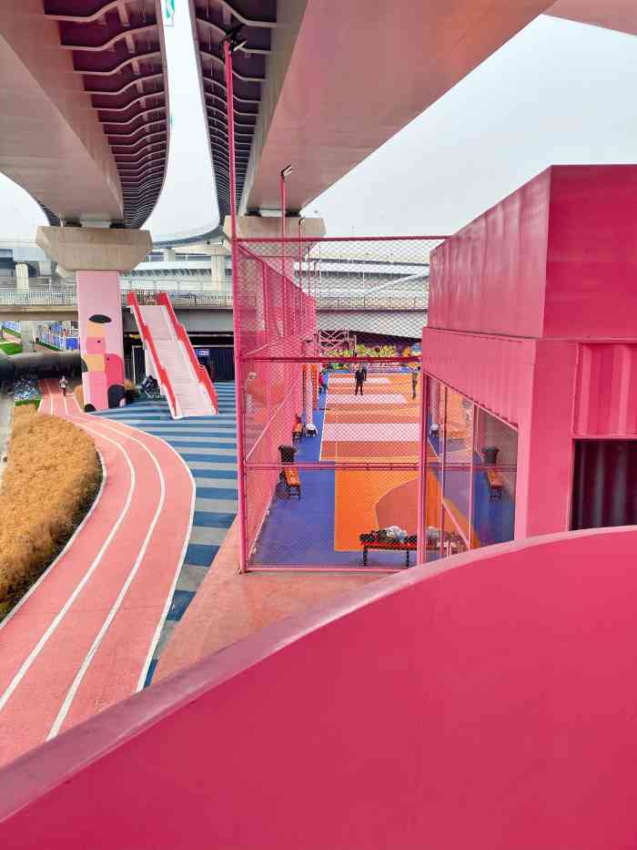 粉色的洛克公园太梦幻了吧到处可见火烈鸟03的涂鸦随便拍拍都好好看