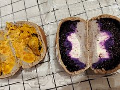 咸蛋黄南瓜芋泥肉松欧包-纯坊佳哥手作(江汉路店)