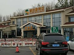 -窦店服务区-停车场