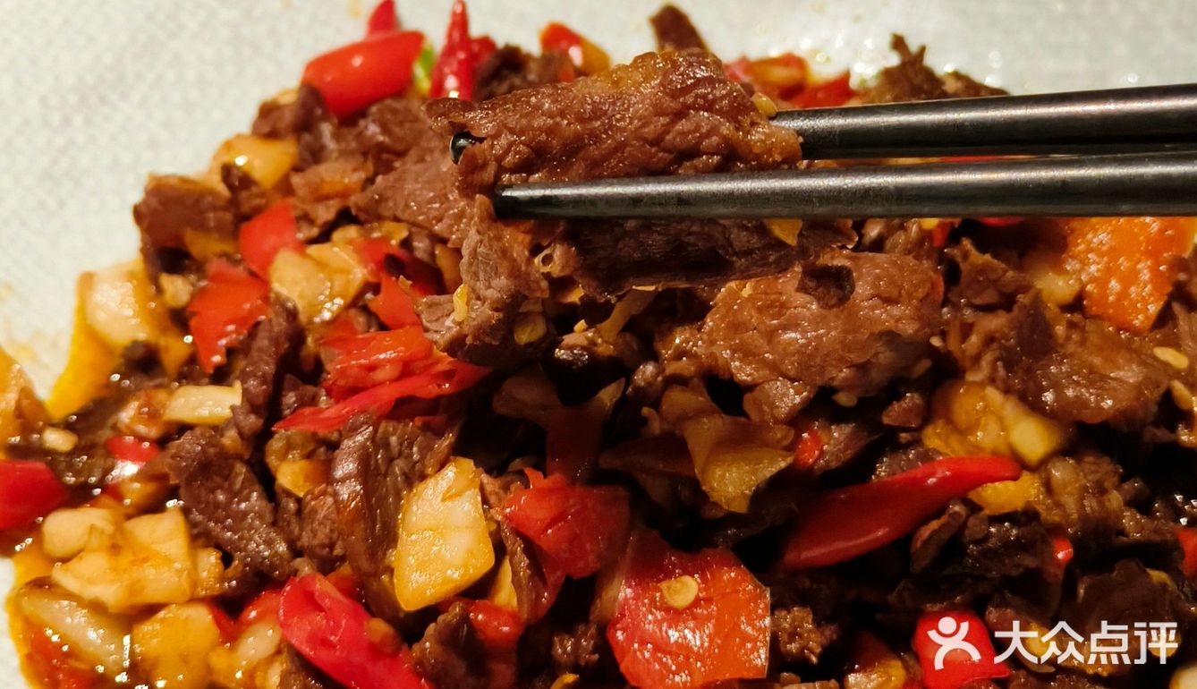 珠江新城这家湘菜餐厅的夜景太绝了！