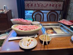 -东巴婆婆云南鱼豆花火锅(大东门店)