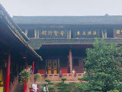 -峨眉山报国寺