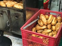 -Bánh Mì Huynh Hoa