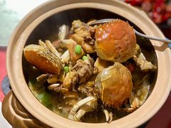 大闸蟹混烧走地鸡-玉满堂·湖北融合菜