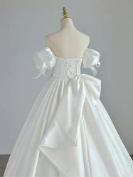 -Lady  Jane高端婚纱礼服馆