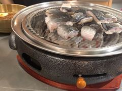 -围炉肉舍•炭烤活鳗•丹东海鲜烤肉(步行街店)