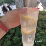 以前的冰柠檬水有股淡淡的柠檬香而且微微甜味道清爽可口