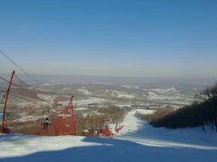 高级道上面-庙香山滑雪场