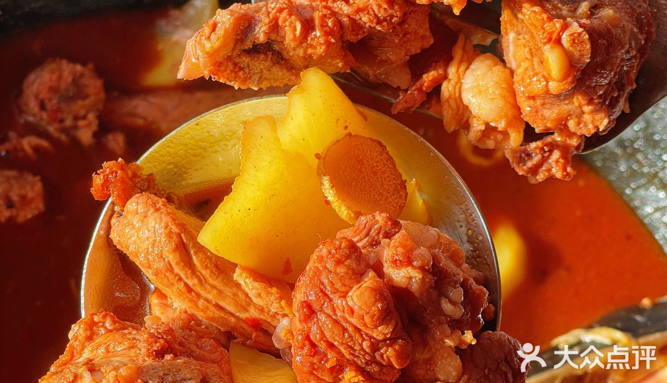 小土豆们，不去尔滨也能吃到东北铁锅炖❗